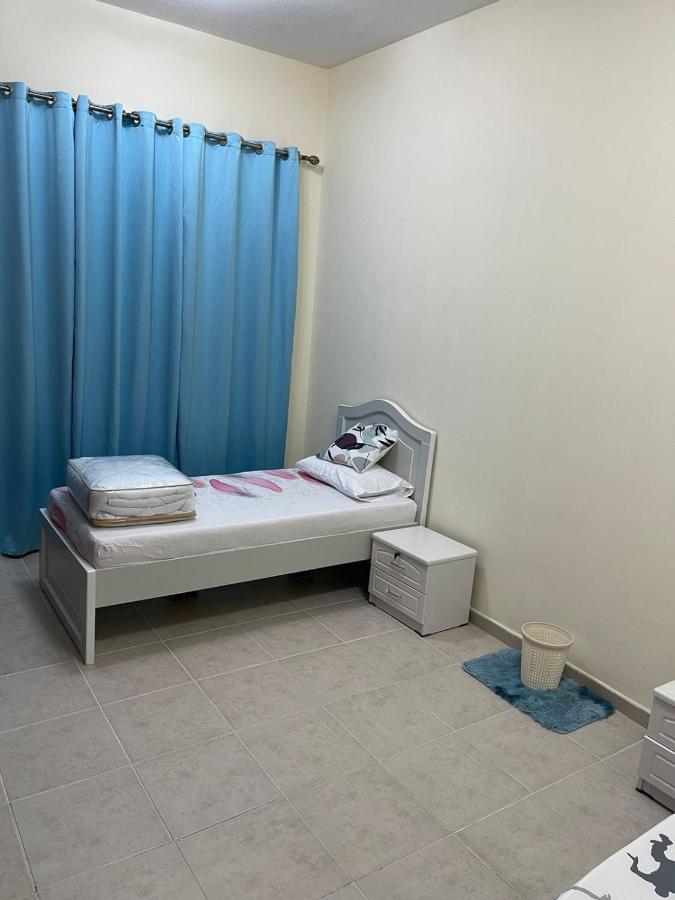 Kaya Hostel Dubai Exterior photo