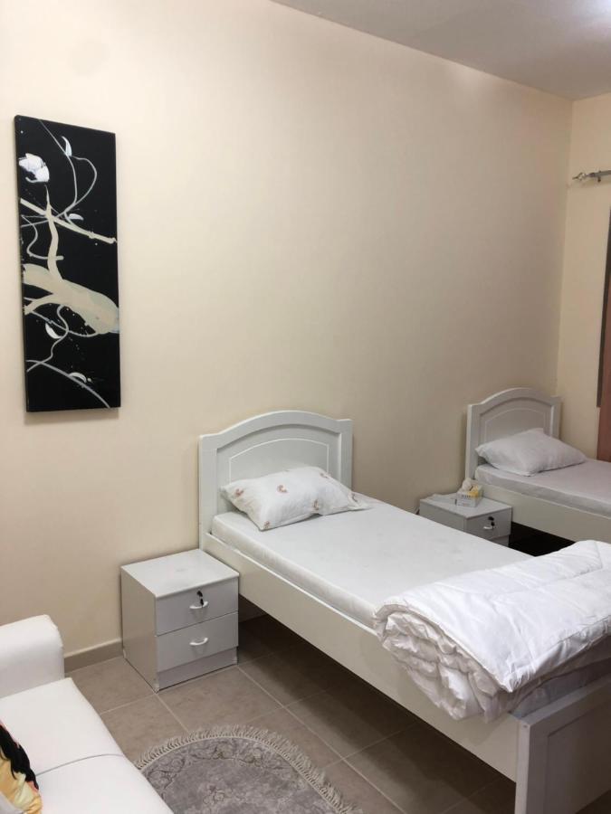 Kaya Hostel Dubai Exterior photo